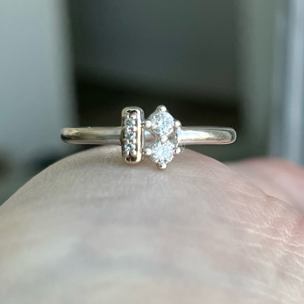 9K solid white gold VS diamond ring